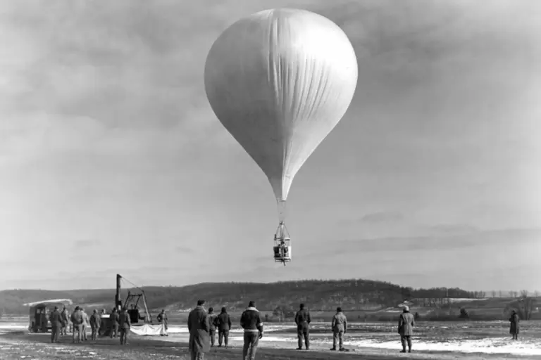 High-Altitude Skyhook Balloon