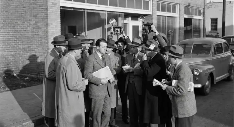 Press frenzy and rumor economy