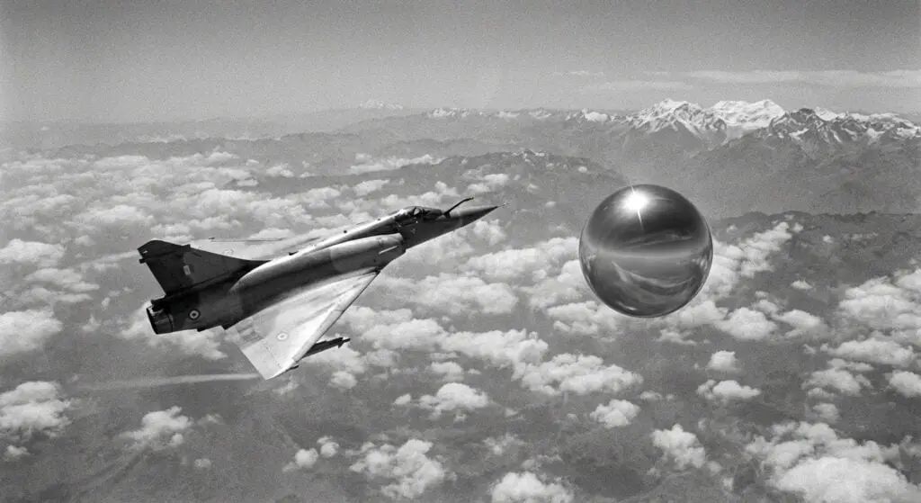 Jet vs silent sphere