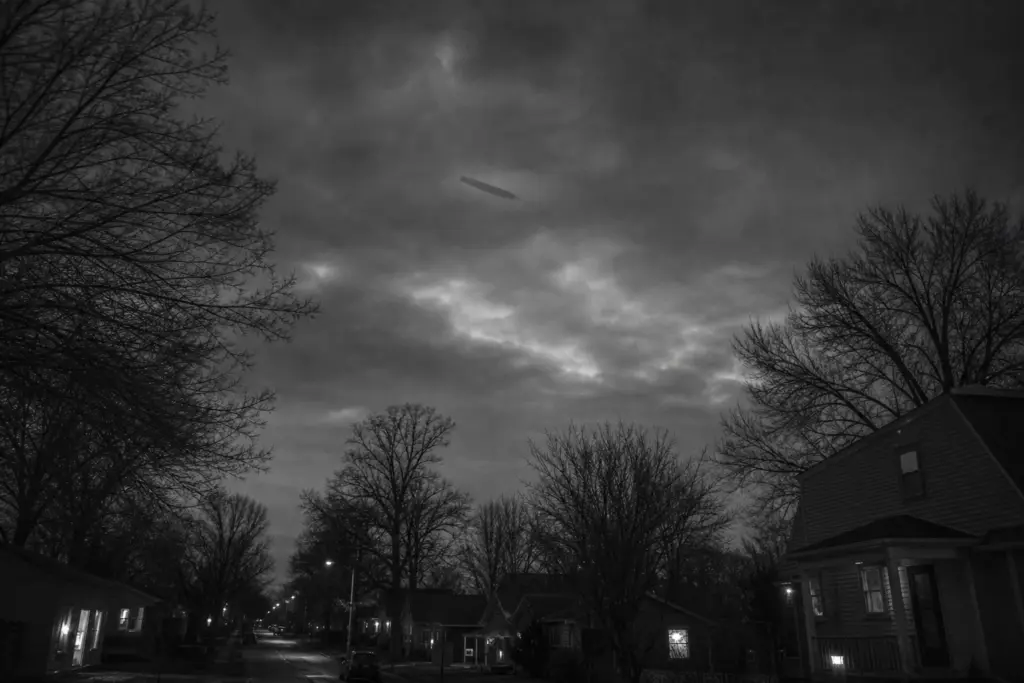 Reported Cigar-Shaped Object Over Missouri