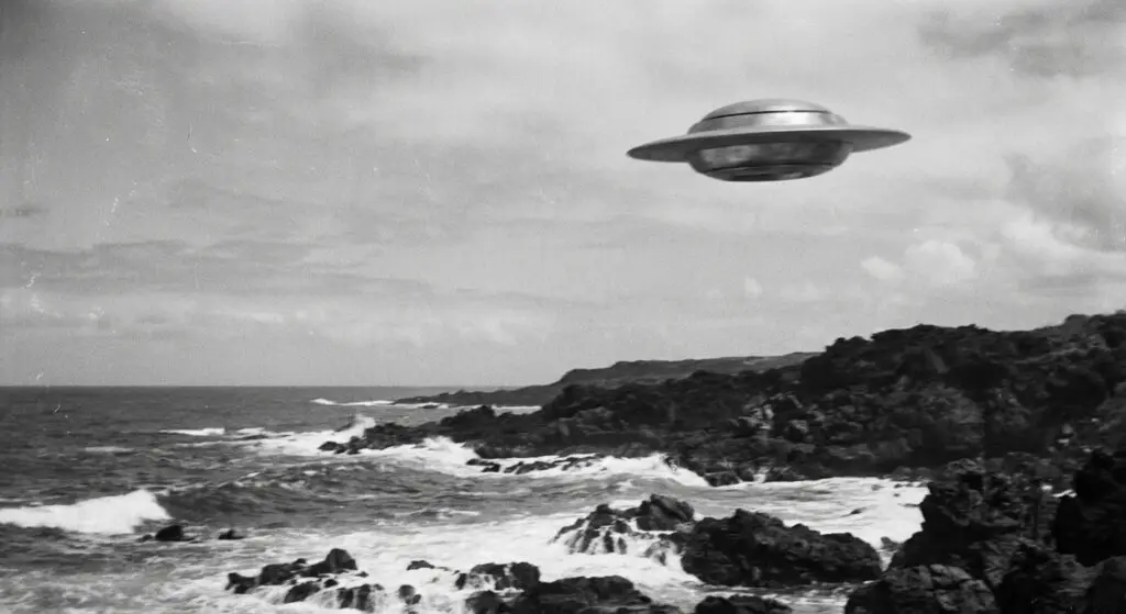 Saturn-Shaped Craft Over Trindade
